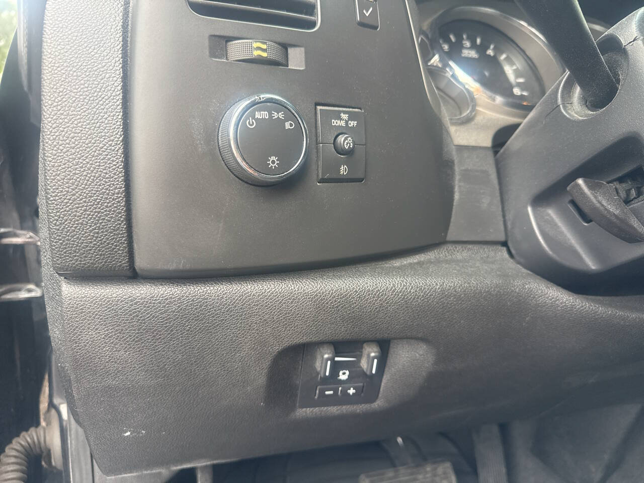 Used 2012 Chevrolet Silverado 2500 LT w/ Interior Plus Package AWD/4WD image 16