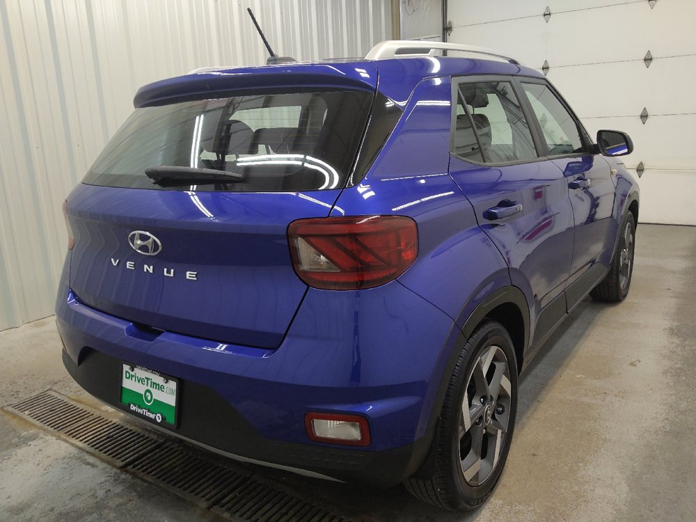 Used 2025 Hyundai Venue Limited FWD image 9