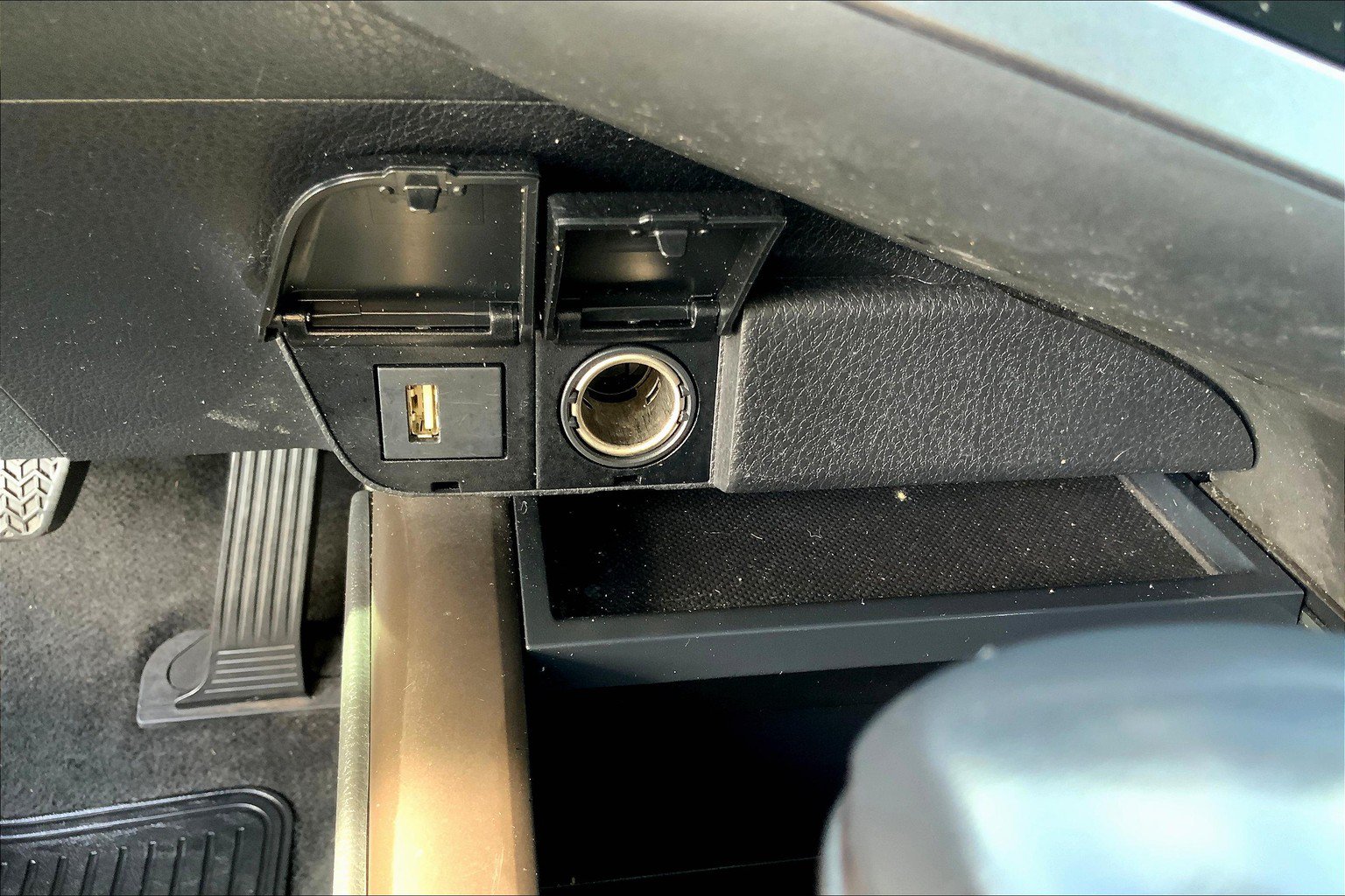 Used 2022 Toyota Camry SE FWD image 38