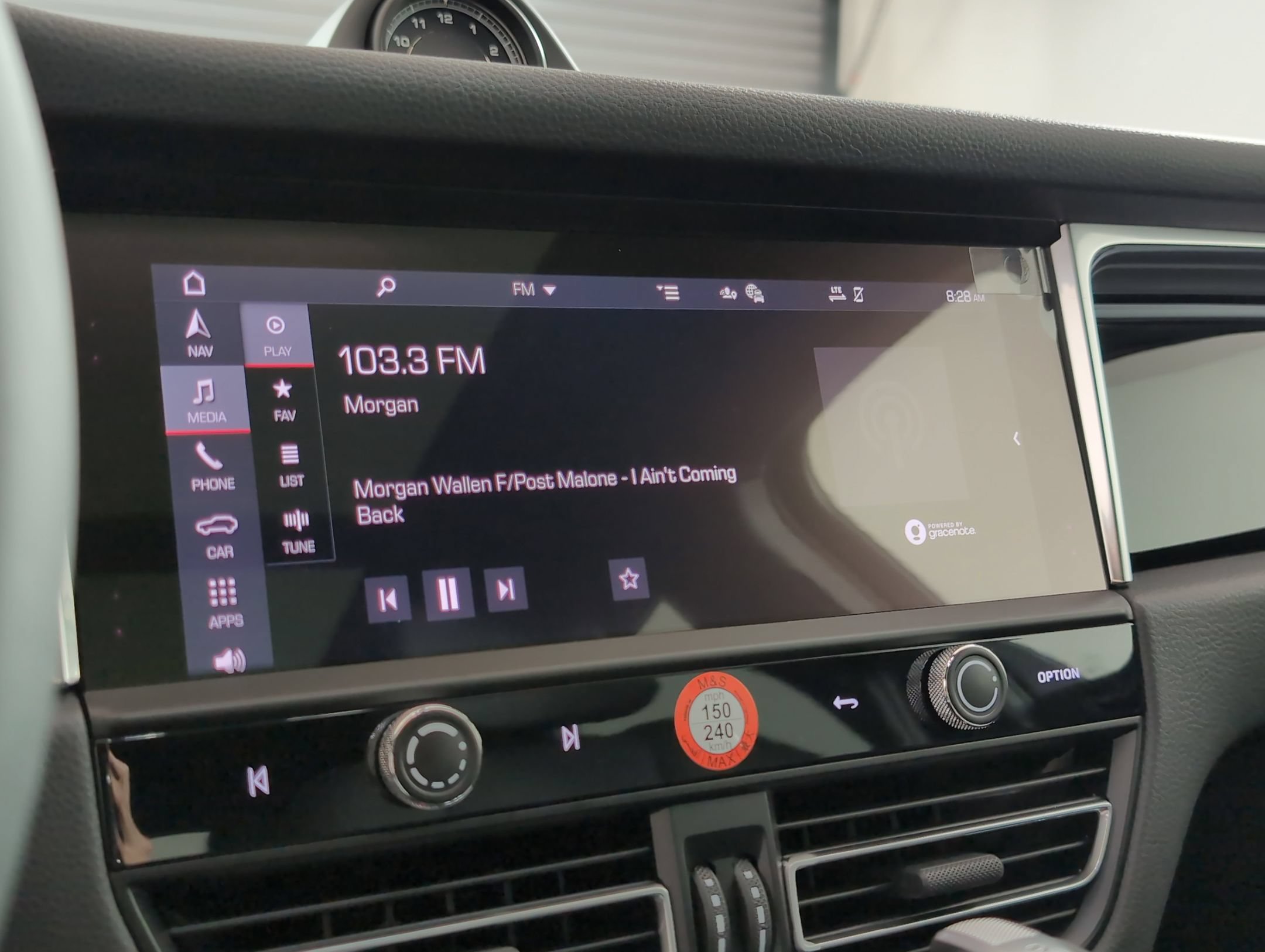 Certified 2025 Porsche Macan AWD/4WD image 24