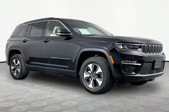 Used 2022 Jeep Grand Cherokee Limited 4xe w/ Luxury Tech Group II AWD/4WD image 3