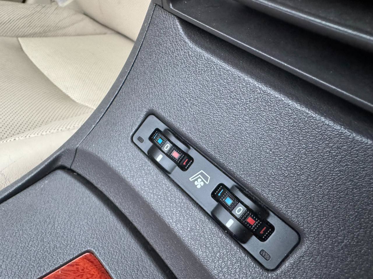 Used 2011 Lexus ES 350 FWD image 23