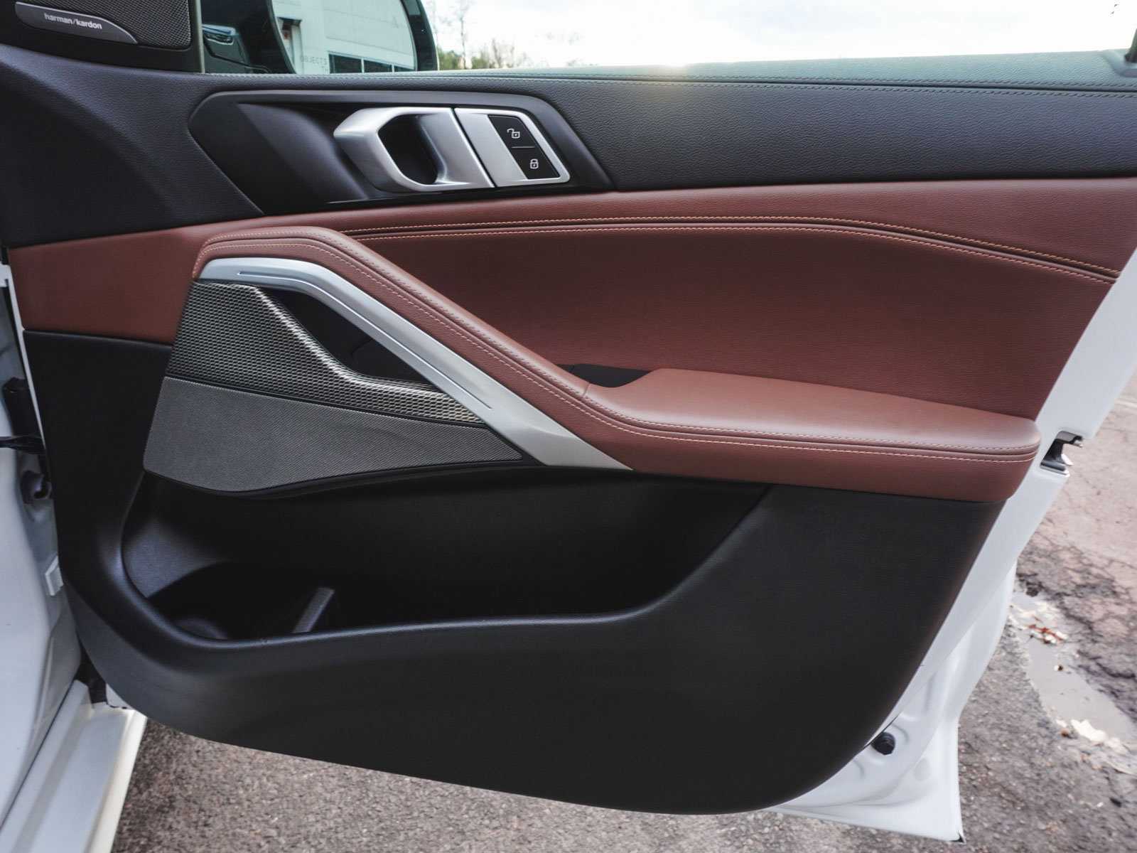 Used 2023 BMW X6 xDrive40i w/ M Sport Package image 11