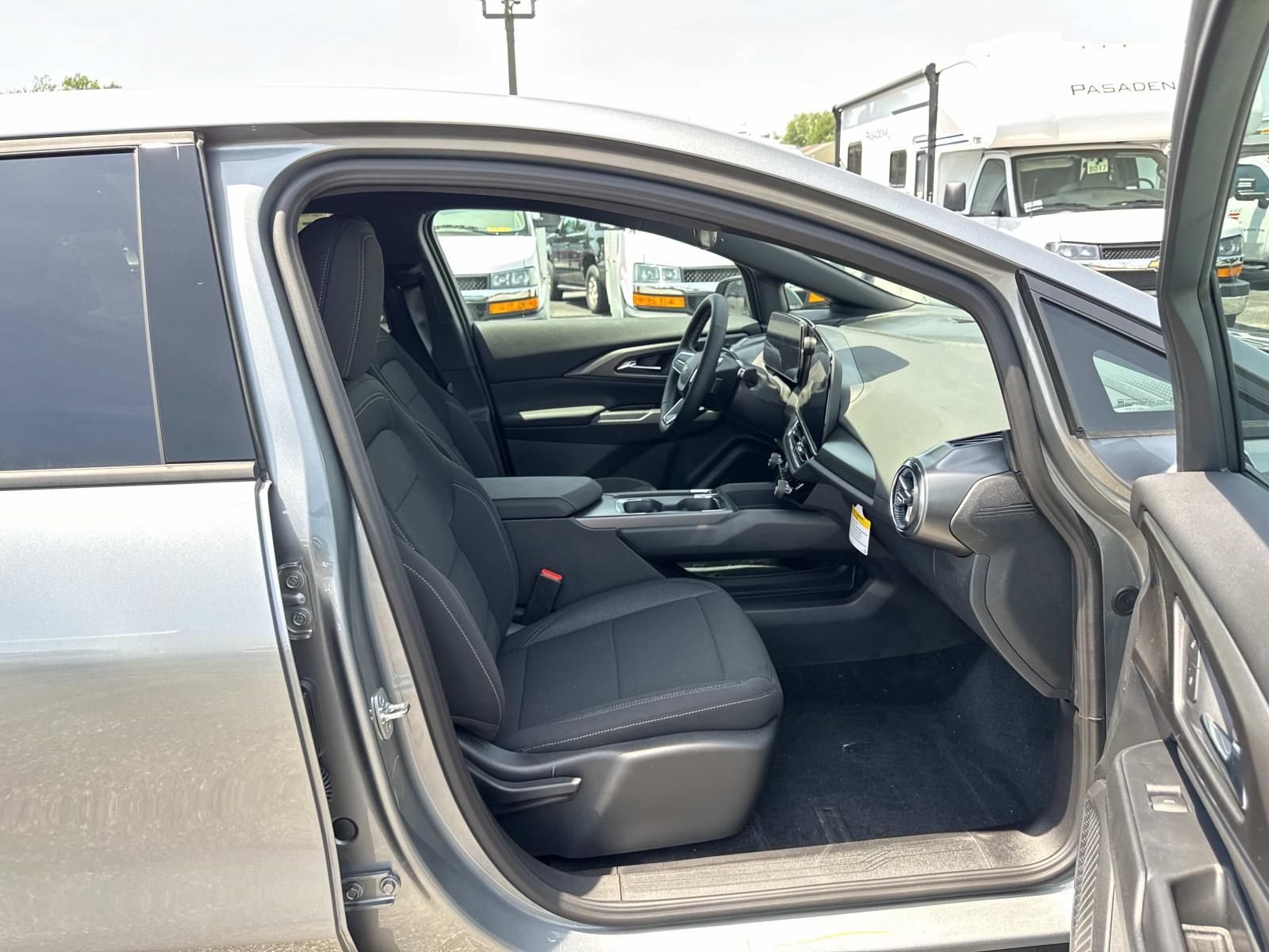 New 2026 Chevrolet Equinox EV LT w/ Comfort Package AWD/4WD image 11