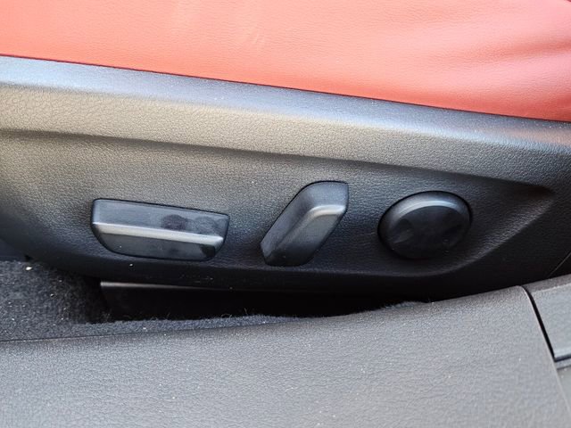 Used 2025 MAZDA MAZDA3 Hatchback w/Premium Plus Pkg image 12