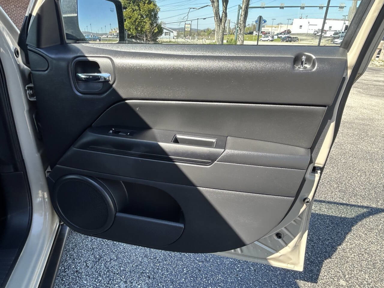 Used 2017 Jeep Patriot Sport w/ Power Value Group AWD/4WD image 14