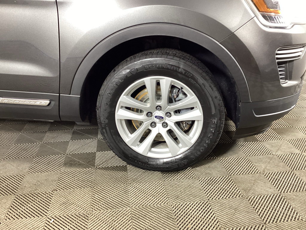 Used 2018 Ford Explorer XLT AWD/4WD image 7