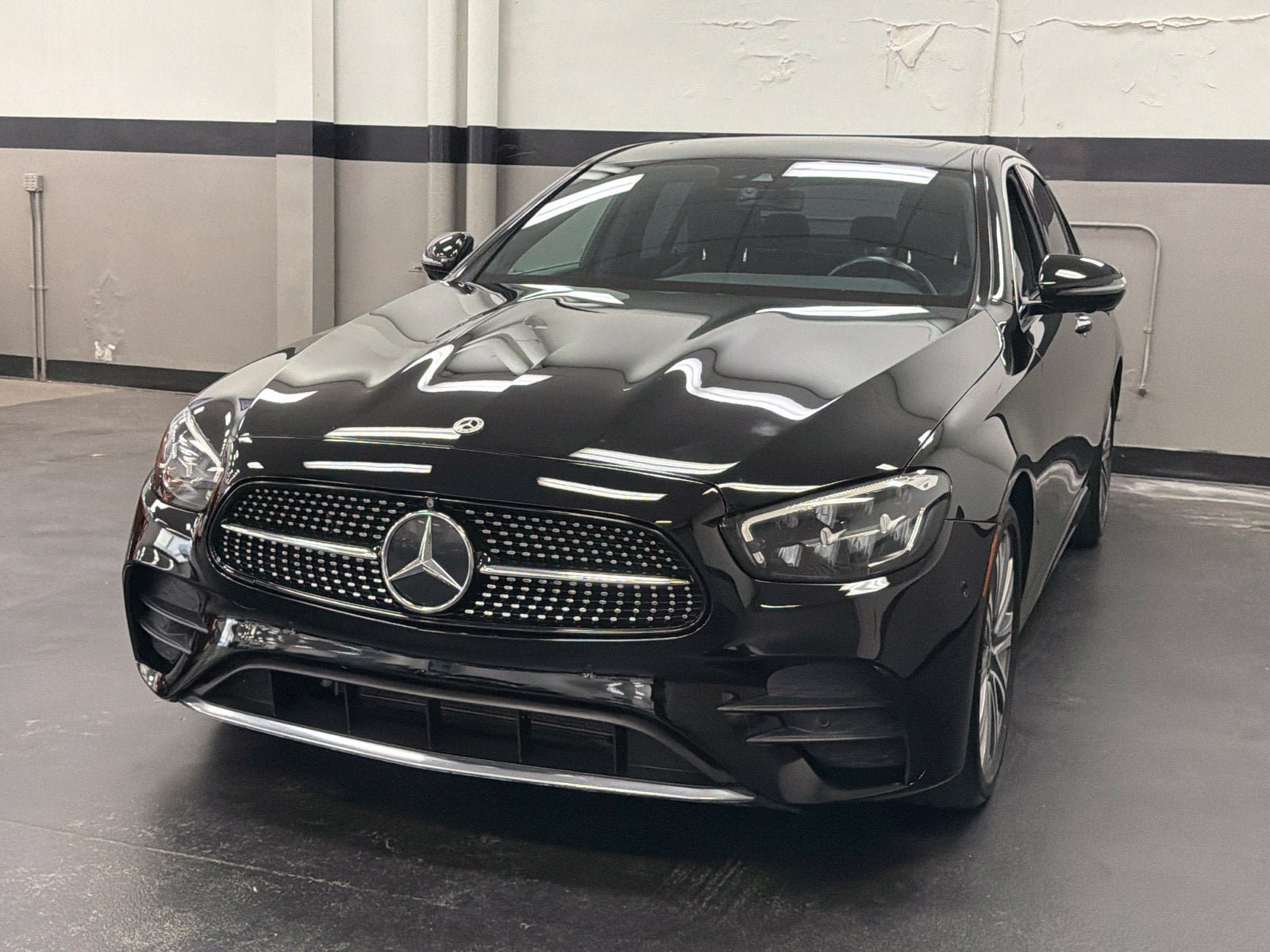 Used 2023 Mercedes-Benz E 350 4MATIC Sedan image 5