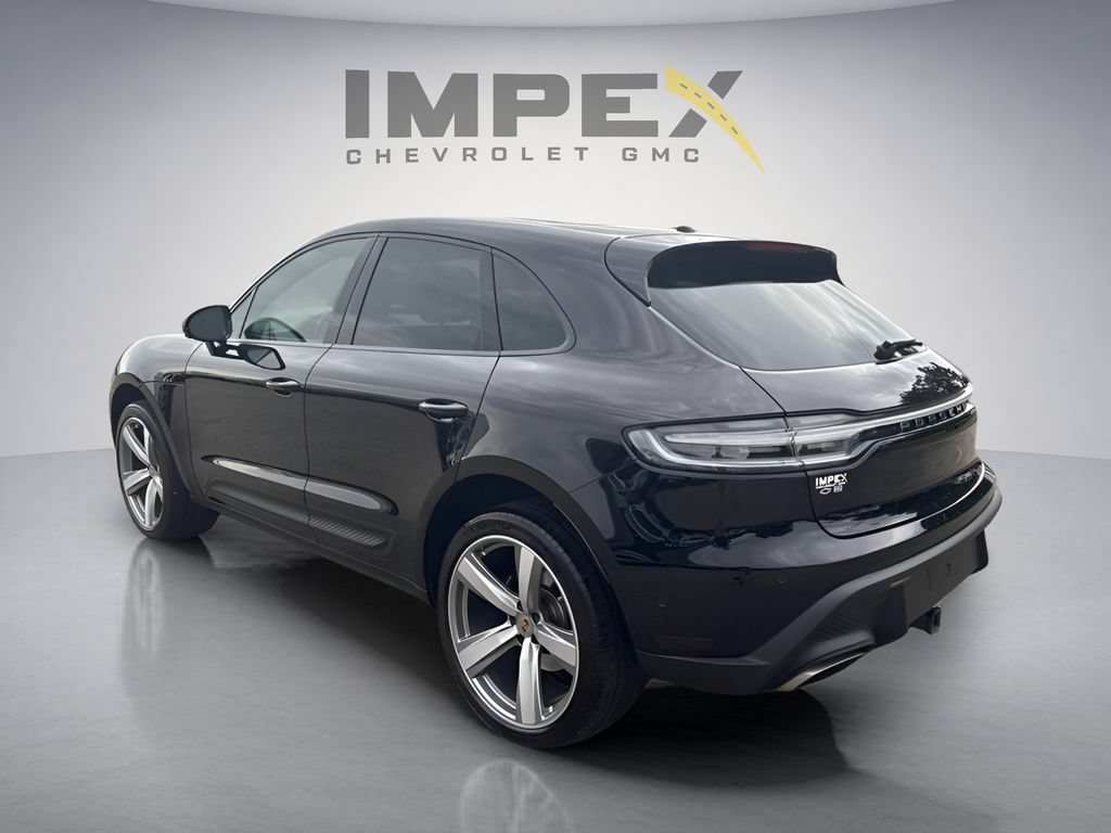 Used 2022 Porsche Macan AWD/4WD image 3