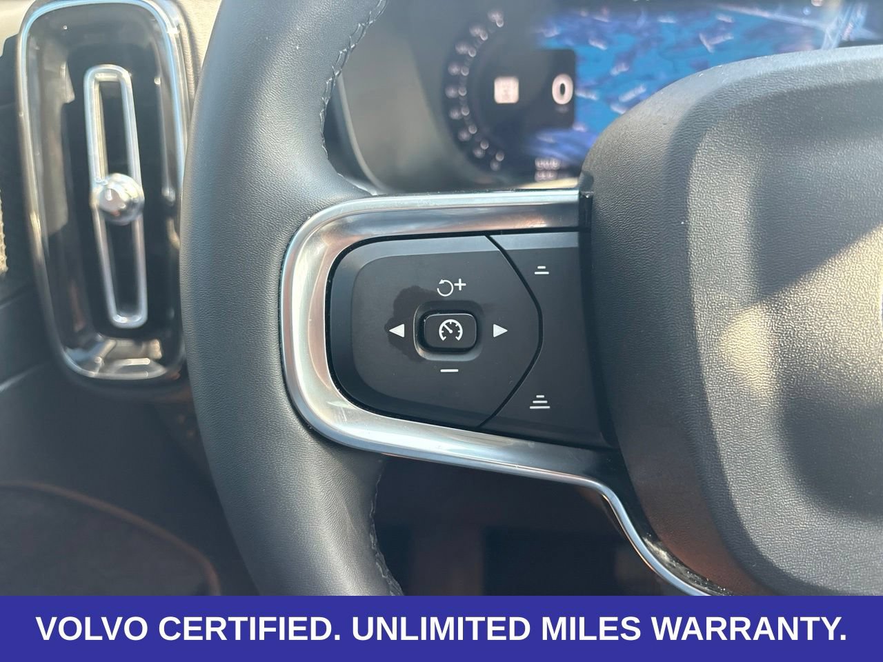 Certified 2023 Volvo XC40 B5 Plus w/ Driver Assist Package AWD/4WD image 25