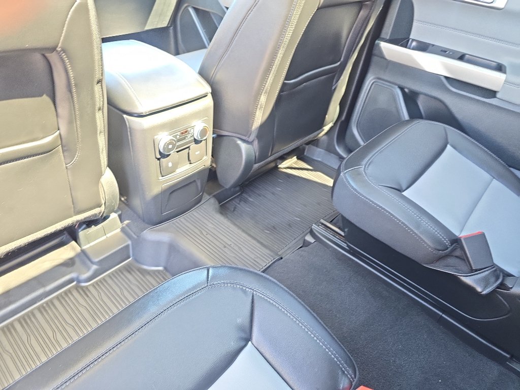 Used 2023 Ford Explorer XLT w/ Equipment Group 202A AWD/4WD image 20