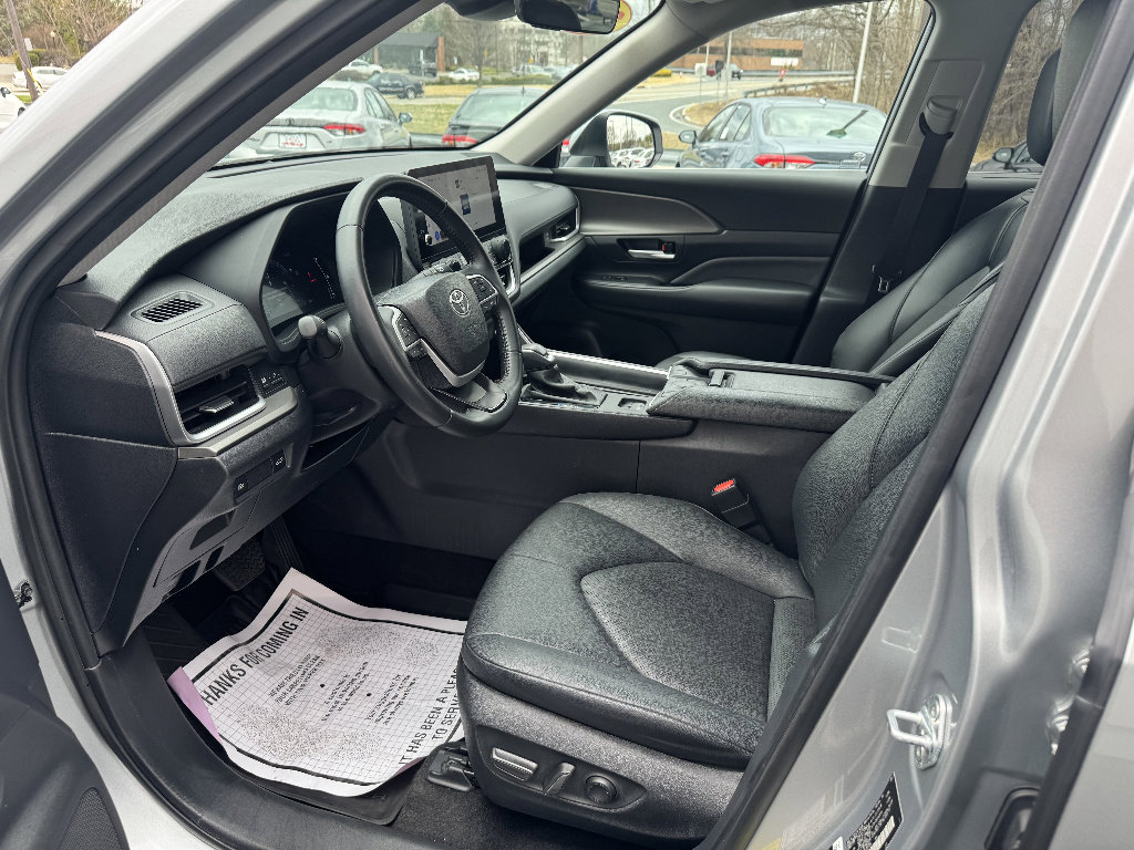 Used 2024 Toyota Grand Highlander XLE image 8