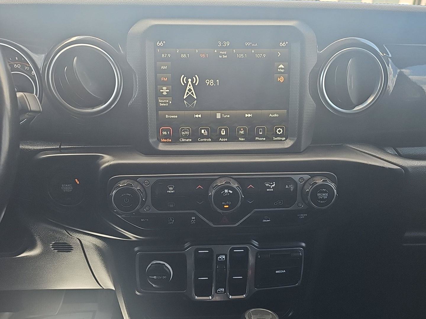Used 2022 Jeep Wrangler Unlimited Sahara AWD/4WD image 19