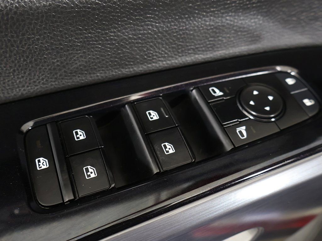 Used 2023 Nissan Pathfinder SL w/ Lighting Package (N92) image 43