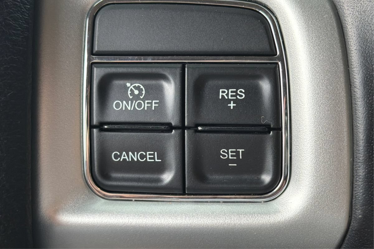 Used 2020 Dodge Journey SE w/ SE Popular Equipment Group FWD image 31