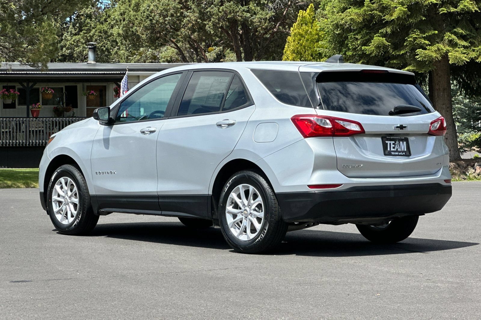 Used 2021 Chevrolet Equinox LS w/ LS Convenience Package AWD/4WD image 6