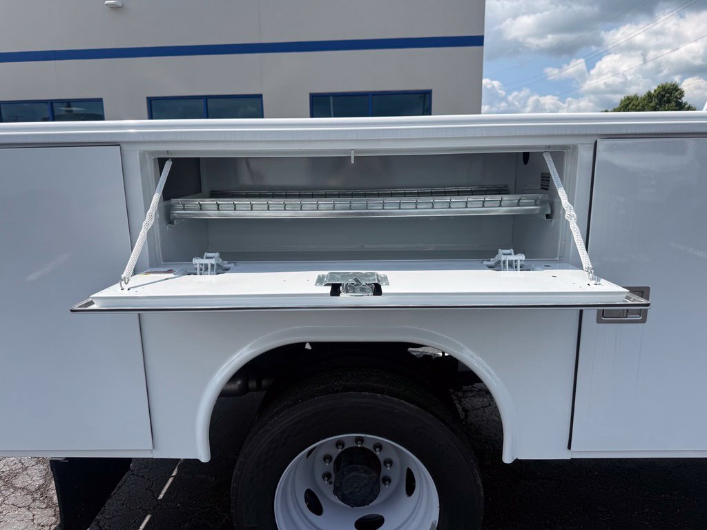 New 2026 Ford F550 4x4 Regular Cab Super Duty w/ Snow Plow Prep Package image 47