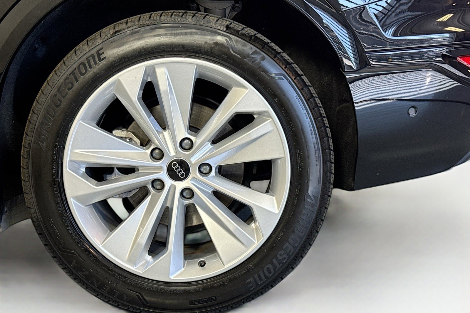 Used 2025 Audi Q6 e-tron Premium w/ Convenience Package image 29