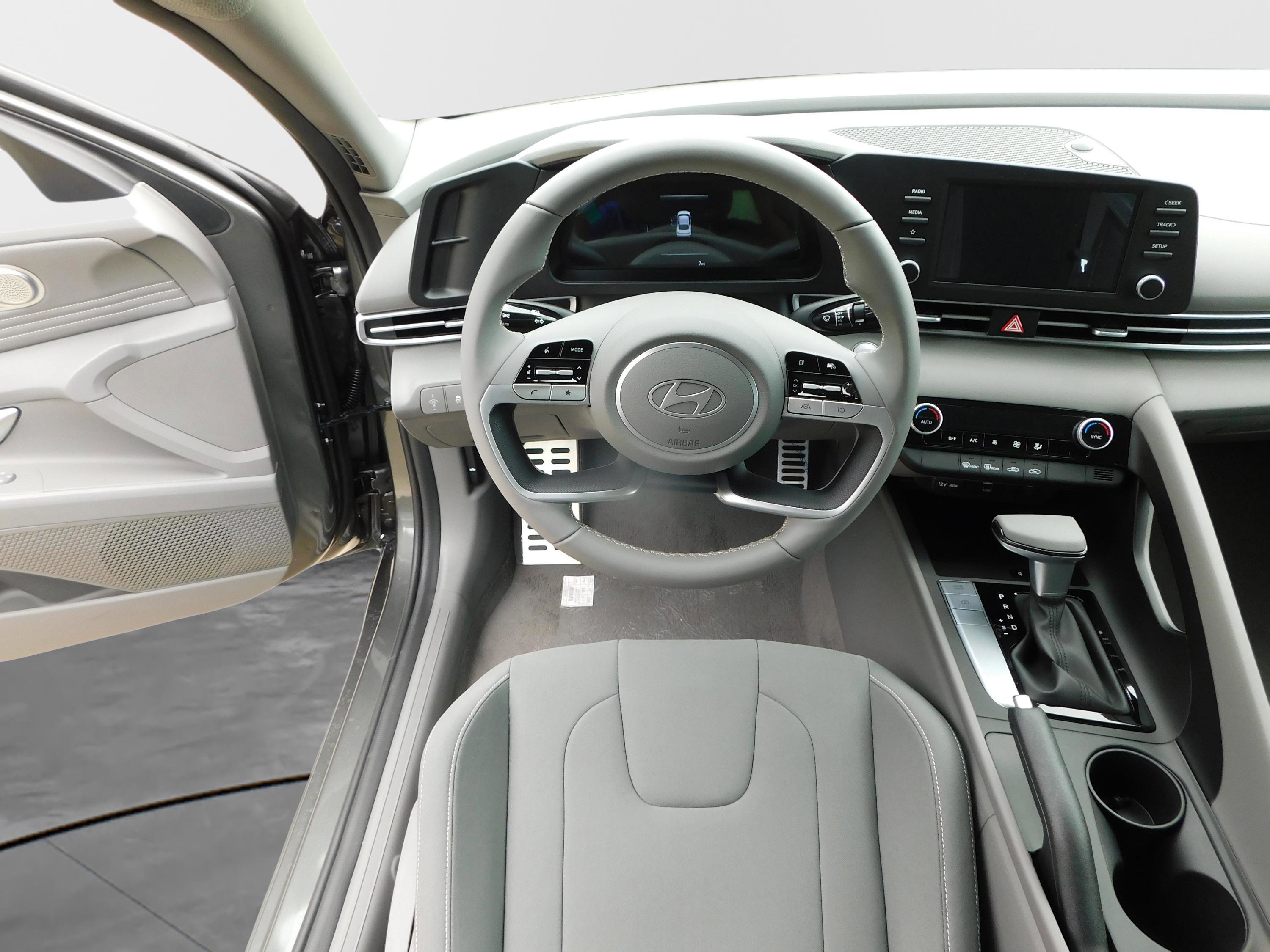 Certified 2025 Hyundai Elantra Sport image 10