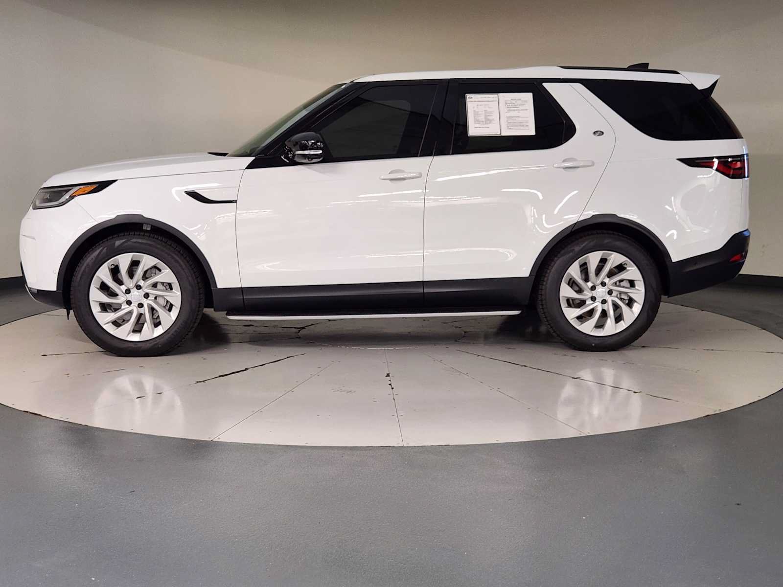 Used 2026 Land Rover Discovery S AWD/4WD image 5
