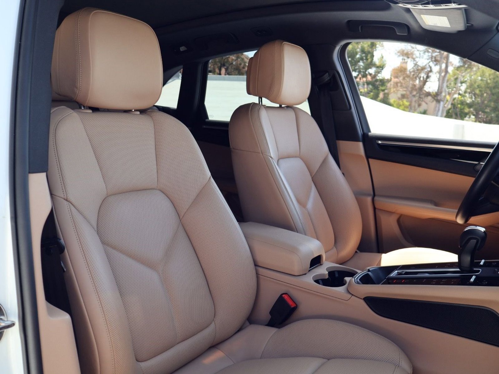 Certified 2022 Porsche Macan AWD/4WD image 24