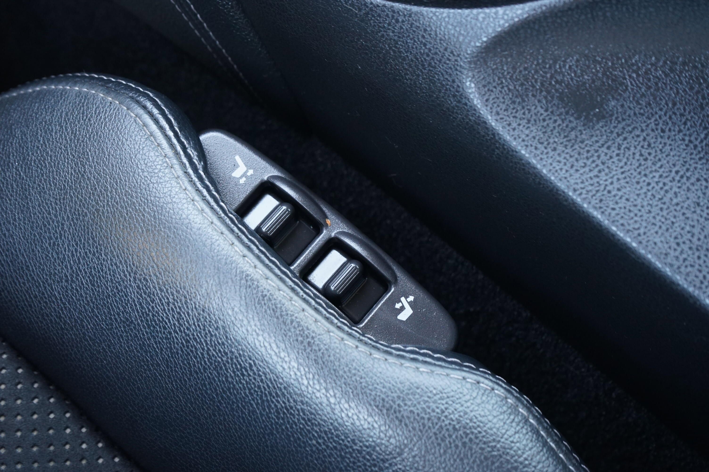 Used 2011 Nissan 370Z Touring w/ Sport Pkg RWD image 19