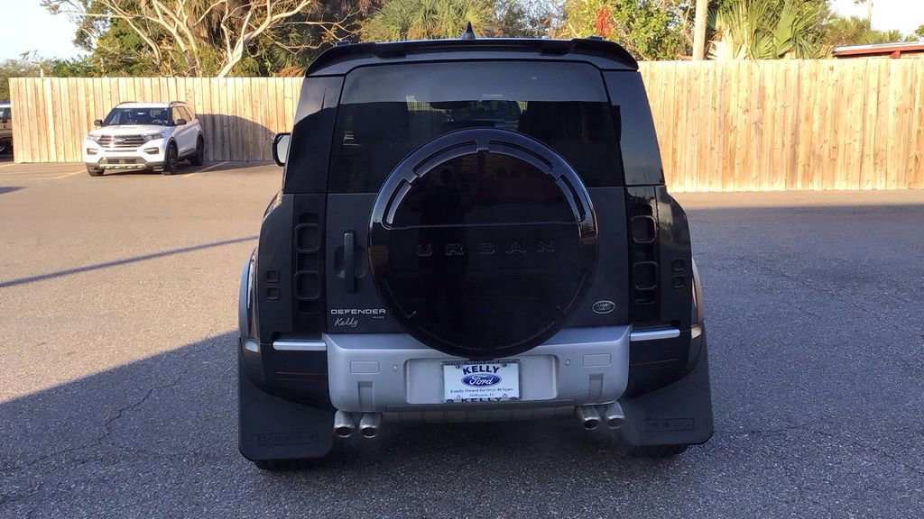 Used 2023 Land Rover Defender 90 SE image 6