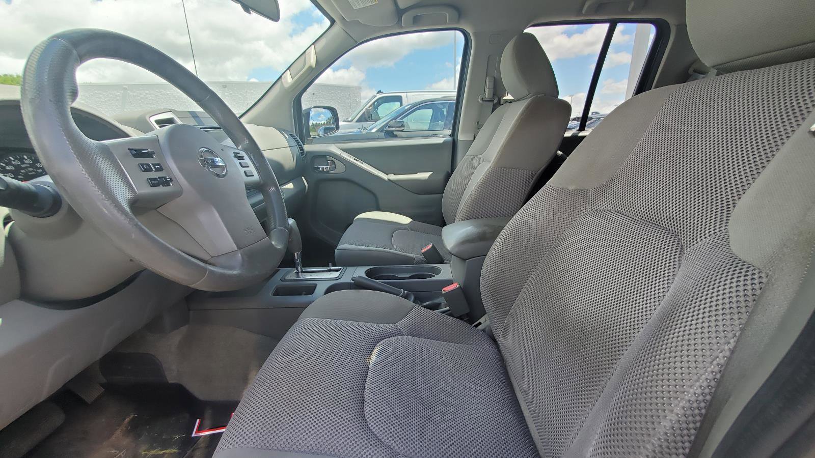Used 2018 Nissan Frontier SV AWD/4WD image 3