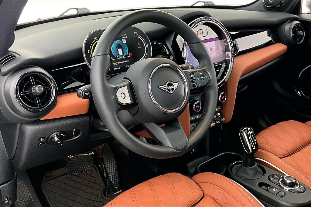 Used 2024 MINI Cooper SE w/ Signature Upholstery Package FWD image 16