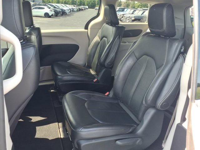 Used 2022 Chrysler Pacifica Touring-L FWD image 26