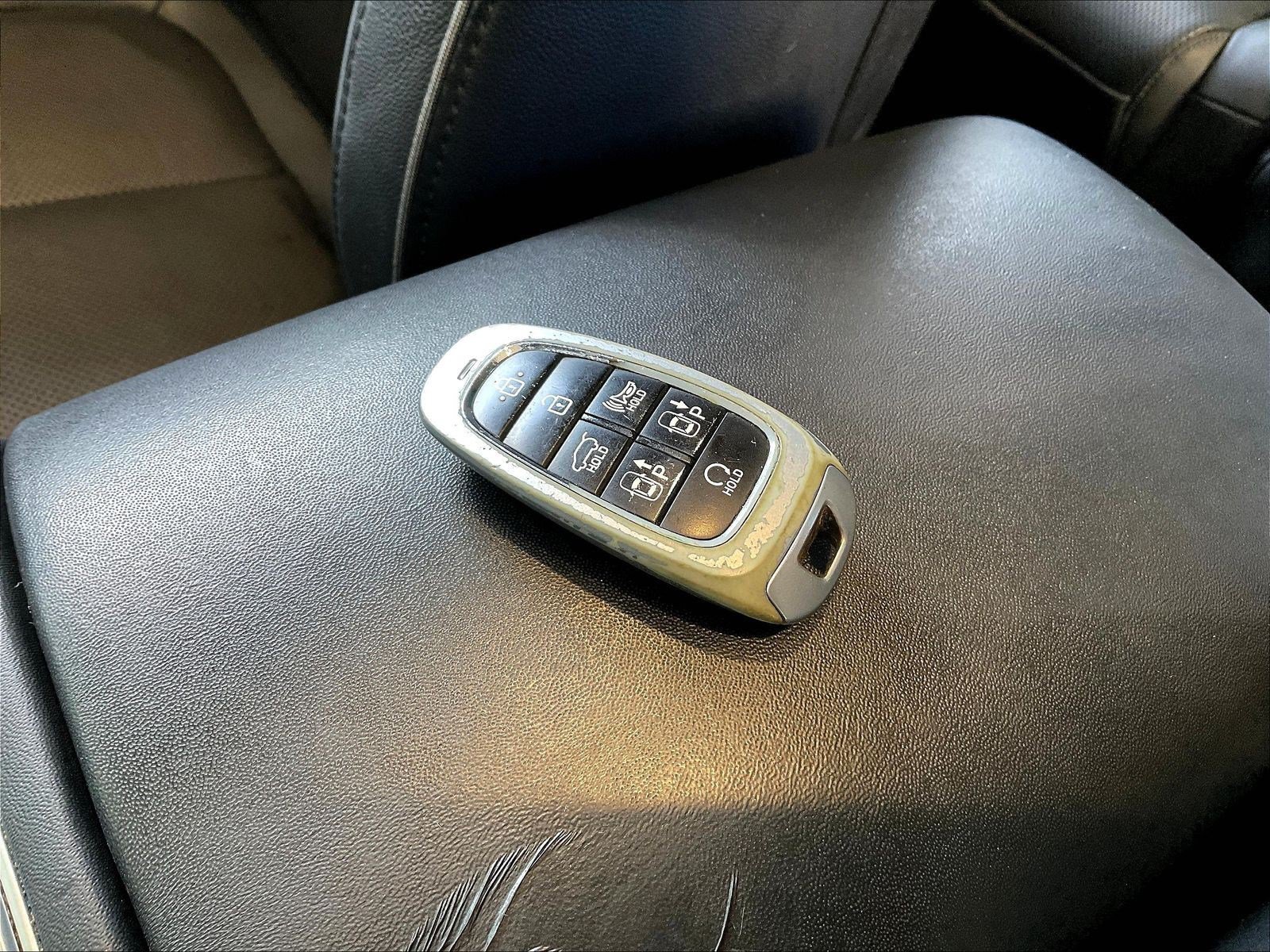 Used 2023 Hyundai Santa Fe Limited AWD/4WD image 32