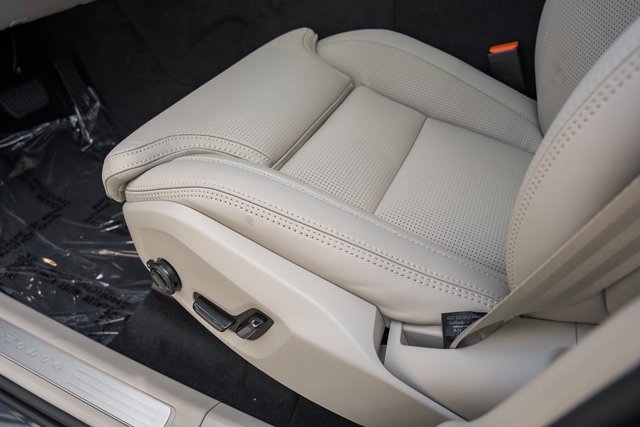 New 2026 Volvo XC60 B5 Ultra w/ Climate Package image 31