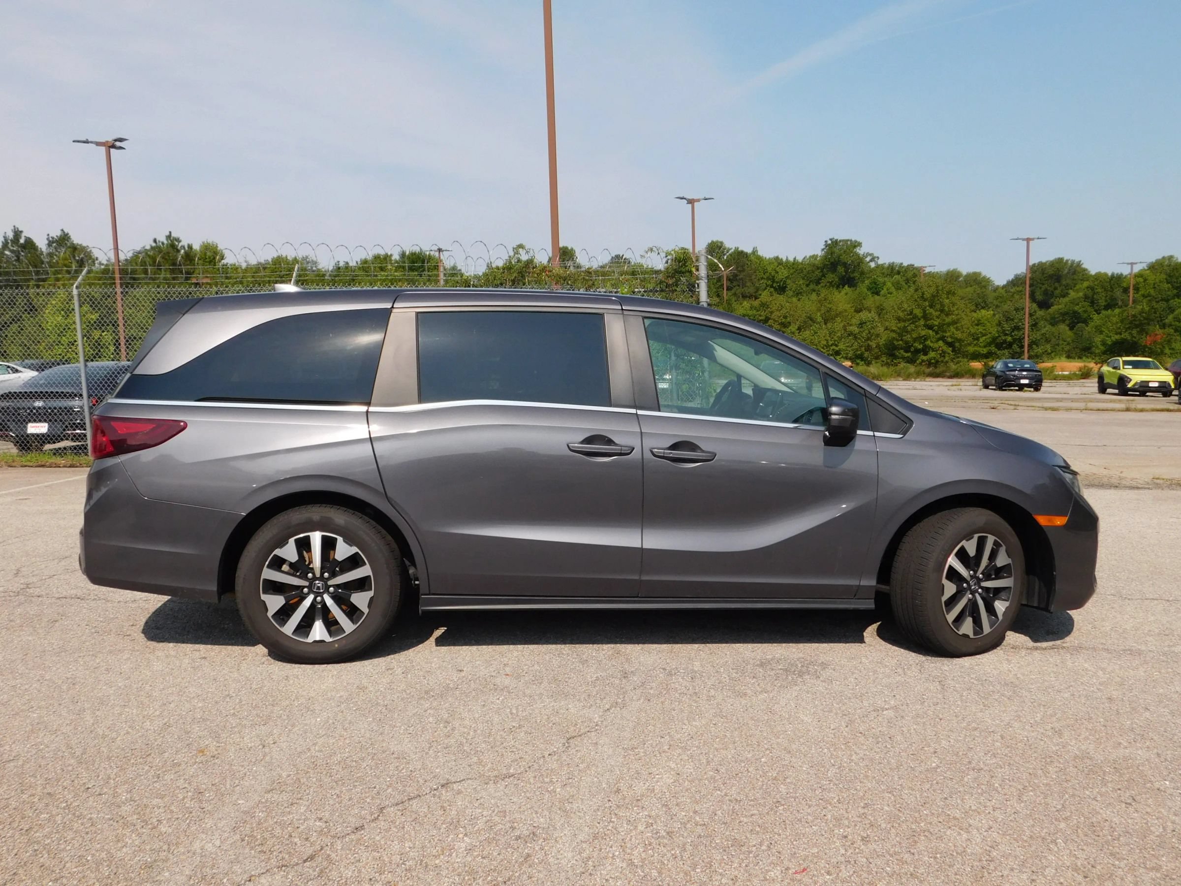 Used 2025 Honda Odyssey EX-L image 4