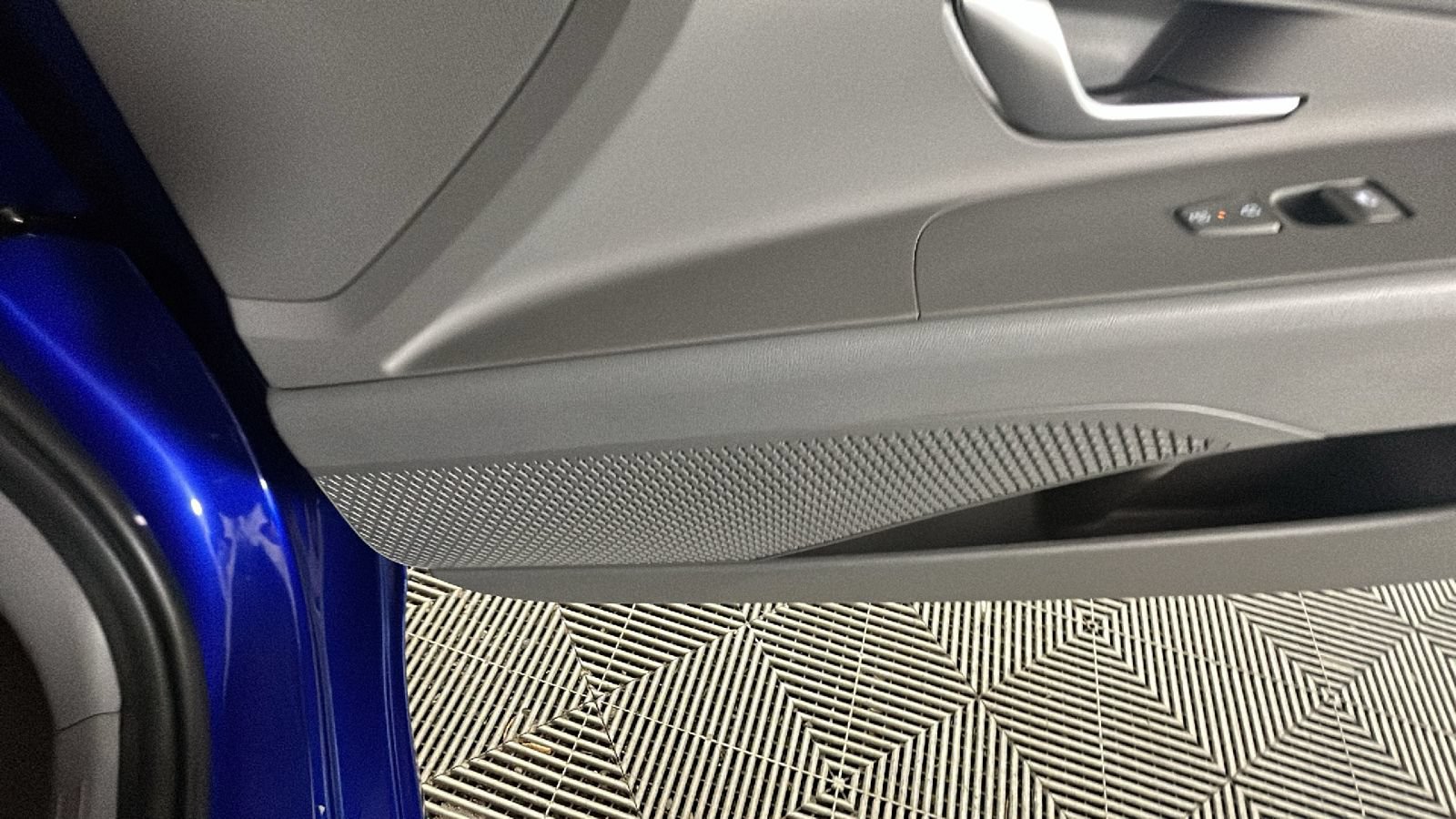 Certified 2025 Hyundai Elantra SEL FWD image 31