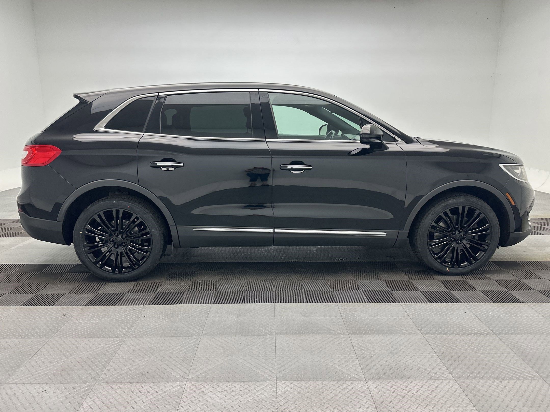 Used 2018 Lincoln MKX Reserve w/ Lincoln MKX Climate Package AWD/4WD image 8