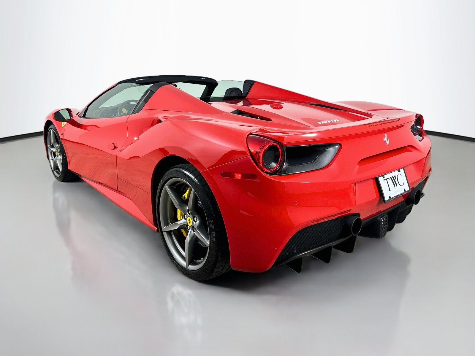 Used 2018 Ferrari 488 Spider RWD image 65