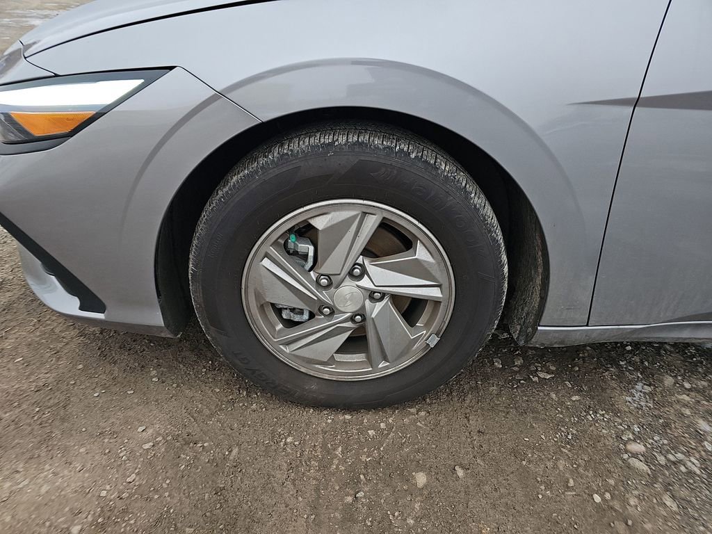 Used 2025 Hyundai Elantra SE image 10