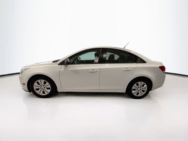 Used 2013 Chevrolet Cruze LS FWD image 4