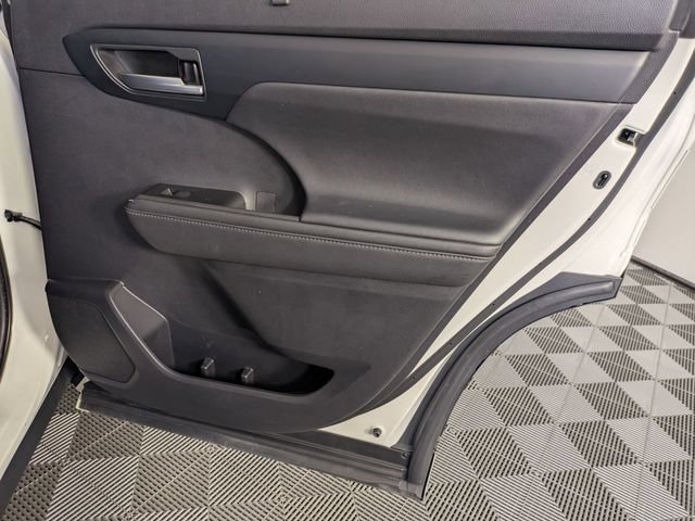 Used 2021 Toyota Highlander XSE AWD/4WD image 32