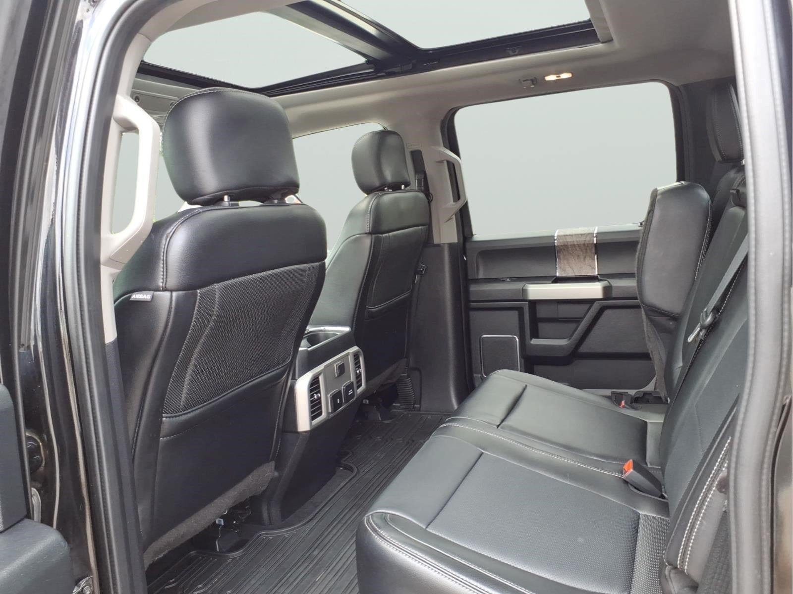 Used 2019 Ford F250 Lariat w/ Lariat Ultimate Package AWD/4WD image 9