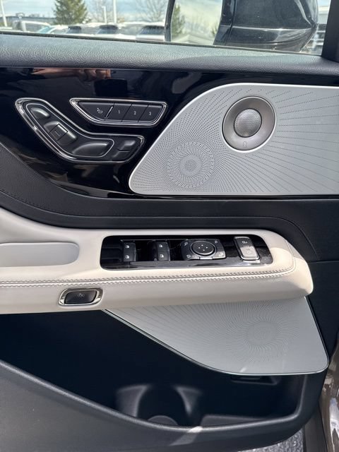 New 2026 Lincoln Aviator Reserve AWD/4WD image 11