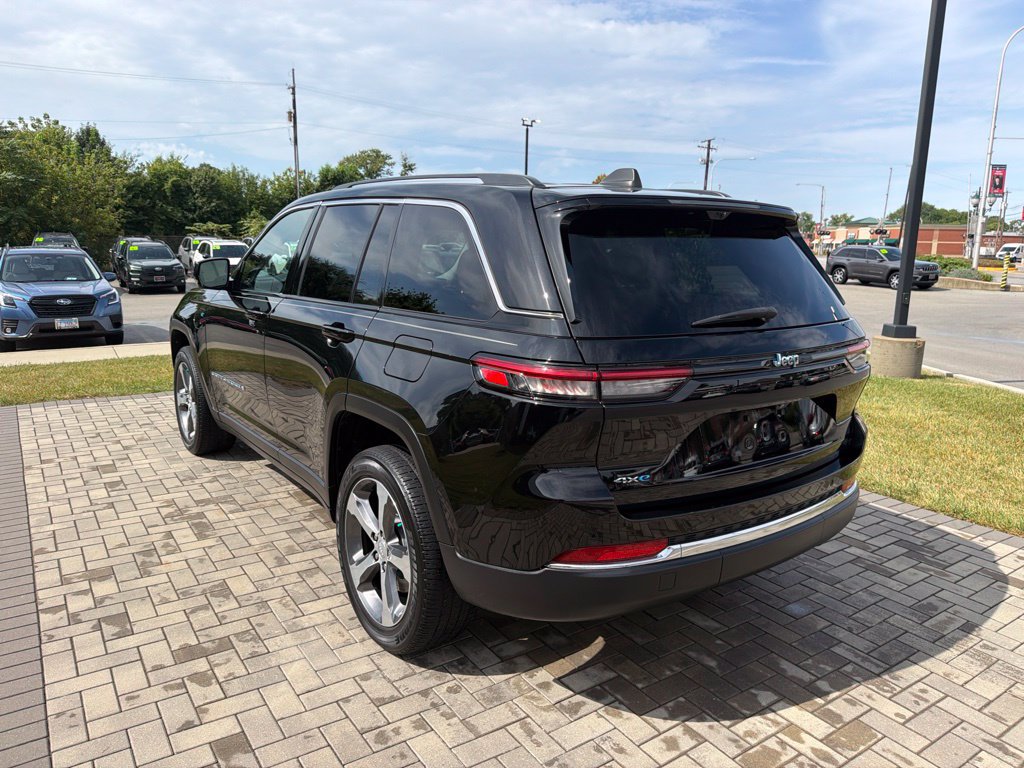 Used 2024 Jeep Grand Cherokee Limited 4xe w/ Luxury Tech Group II AWD/4WD image 9