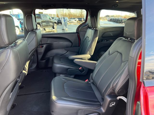 New 2026 Chrysler Pacifica Select image 4