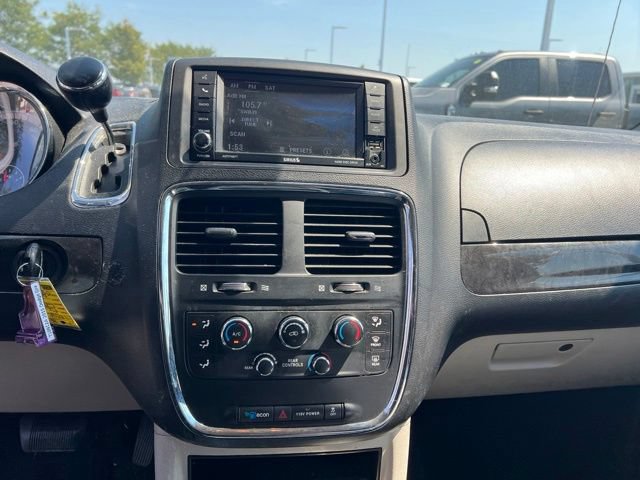 Used 2015 Dodge Grand Caravan SXT w/ Rear Park Assist Package FWD image 17