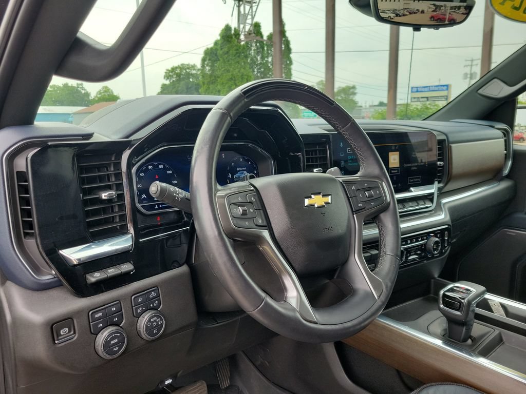 Used 2024 Chevrolet Silverado 1500 High Country w/ High Country Premium Package AWD/4WD image 21
