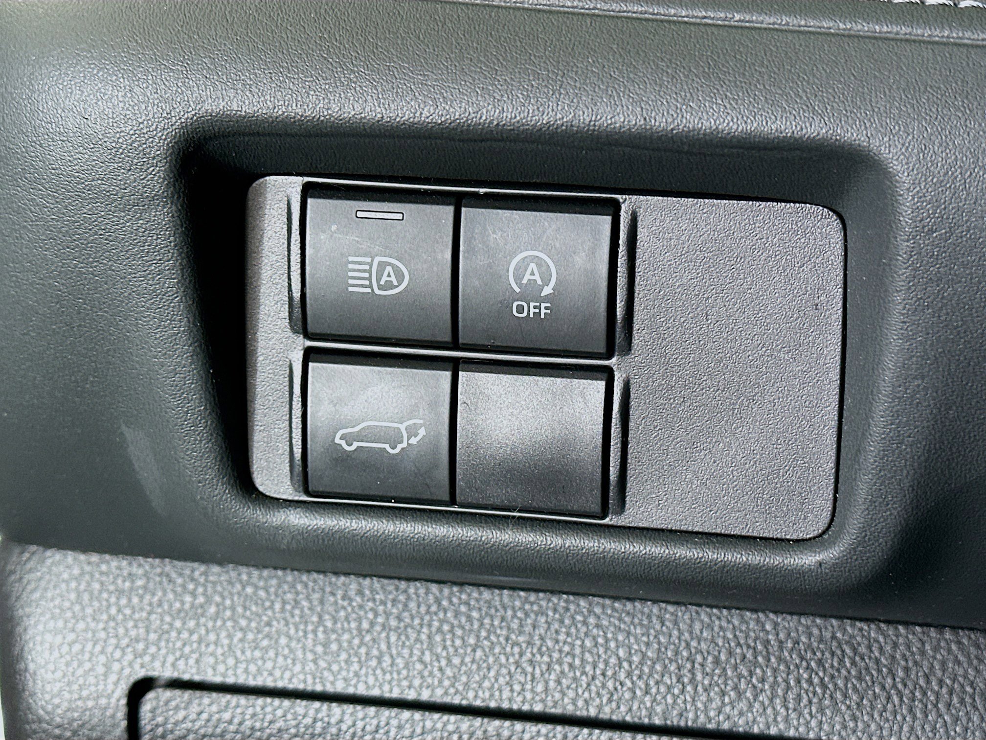 Used 2025 Toyota Highlander LE AWD/4WD image 17