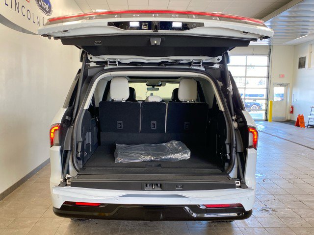 New 2026 Lincoln Navigator L Reserve image 9