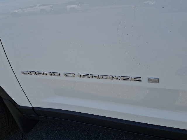 New 2026 Jeep Grand Cherokee Laredo w/ MOPAR Finishing Package AWD/4WD image 18