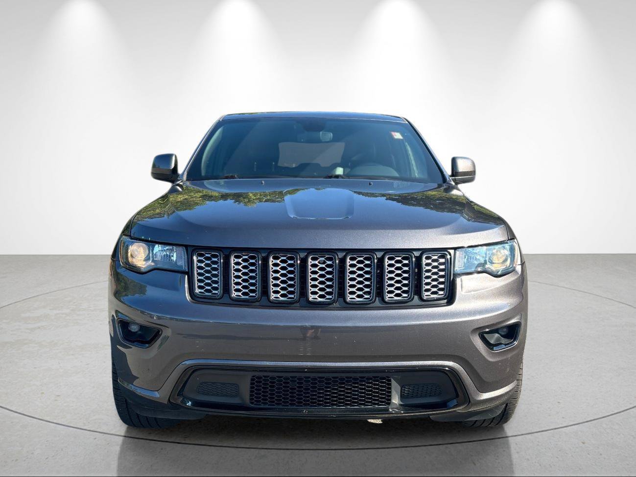 Used 2020 Jeep Grand Cherokee Altitude AWD/4WD image 8