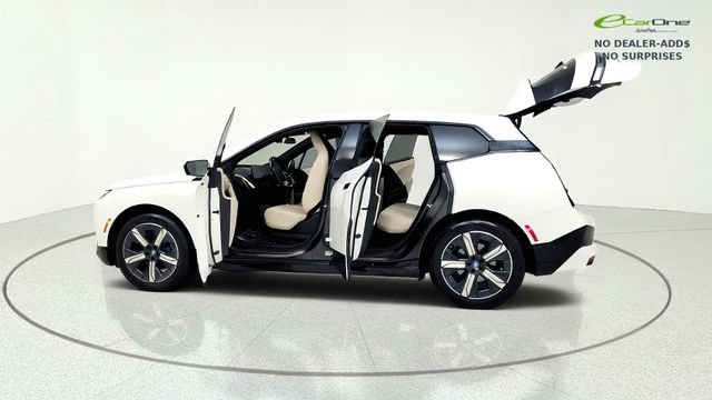 Used 2023 BMW iX xDrive50 w/ Sport Package AWD/4WD image 15